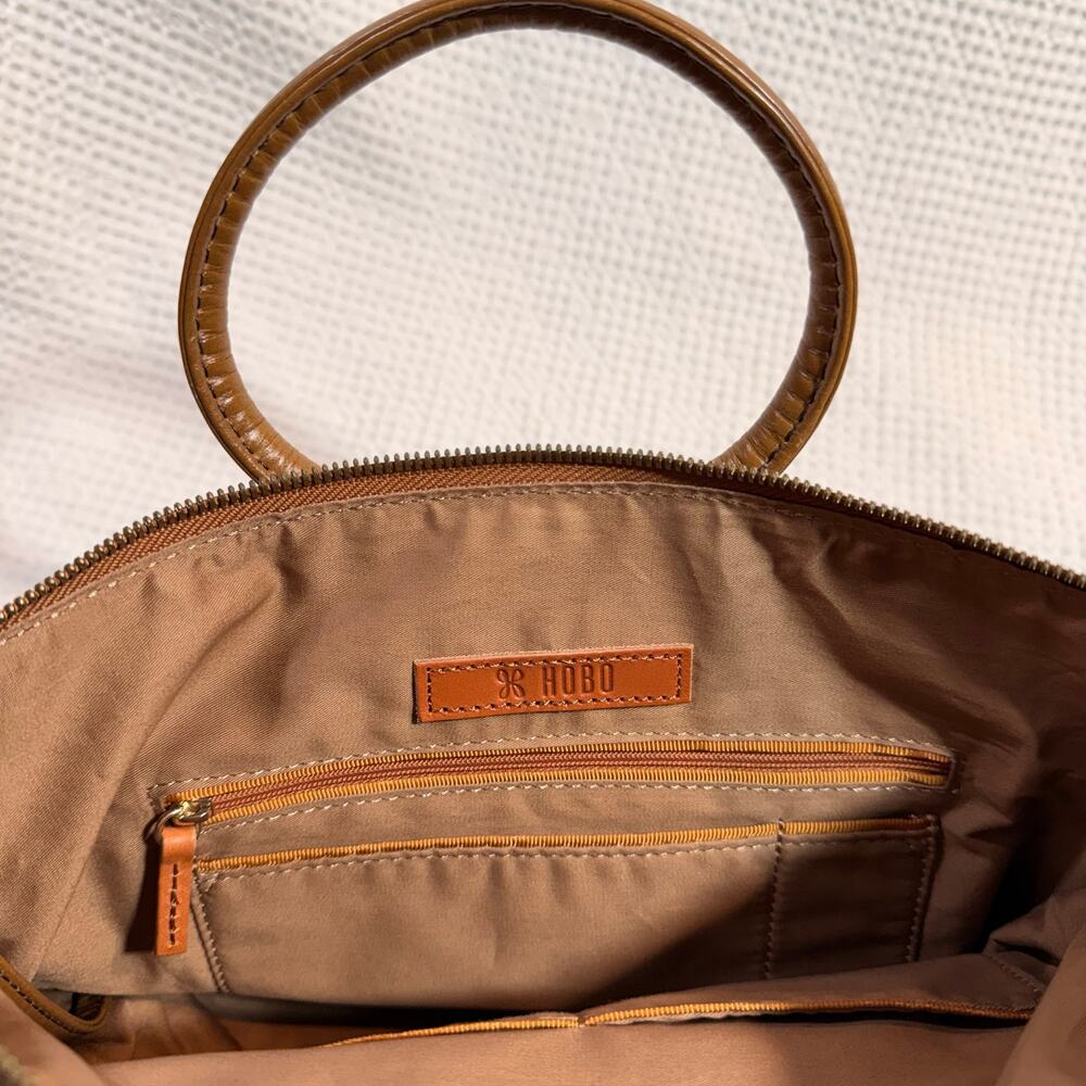 Hobo Sheila Satchel Honey Brown With Matching Wallet (no crossbody strap) - Picture 5 of 5